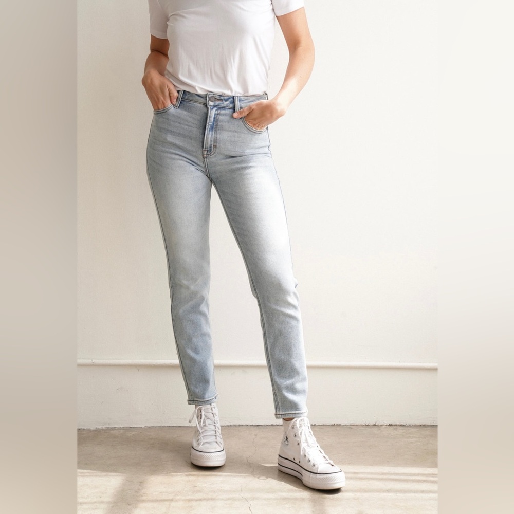 NWOT Carly Jean Los Angeles | CJLA | Brooke Slim Straight Leg Jeans | 15 | 33